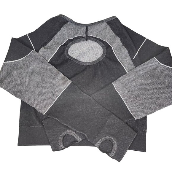 Woman's‎ Crop  Top with Keyhole back Size Med - Picture 2 of 5